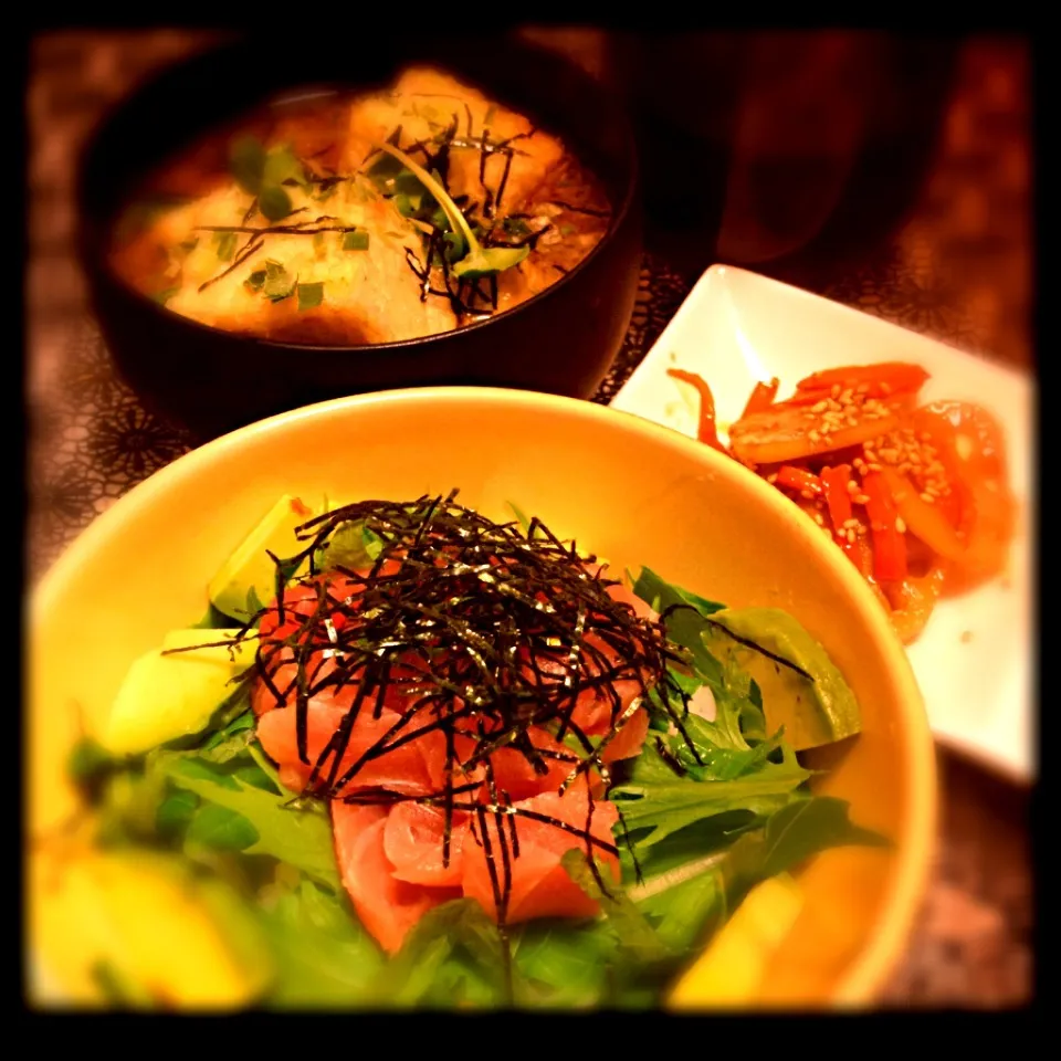 Snapdishの料理写真:マグロとアボカド丼 揚げ出し豆腐 レンコンきんぴら|愛奈さん