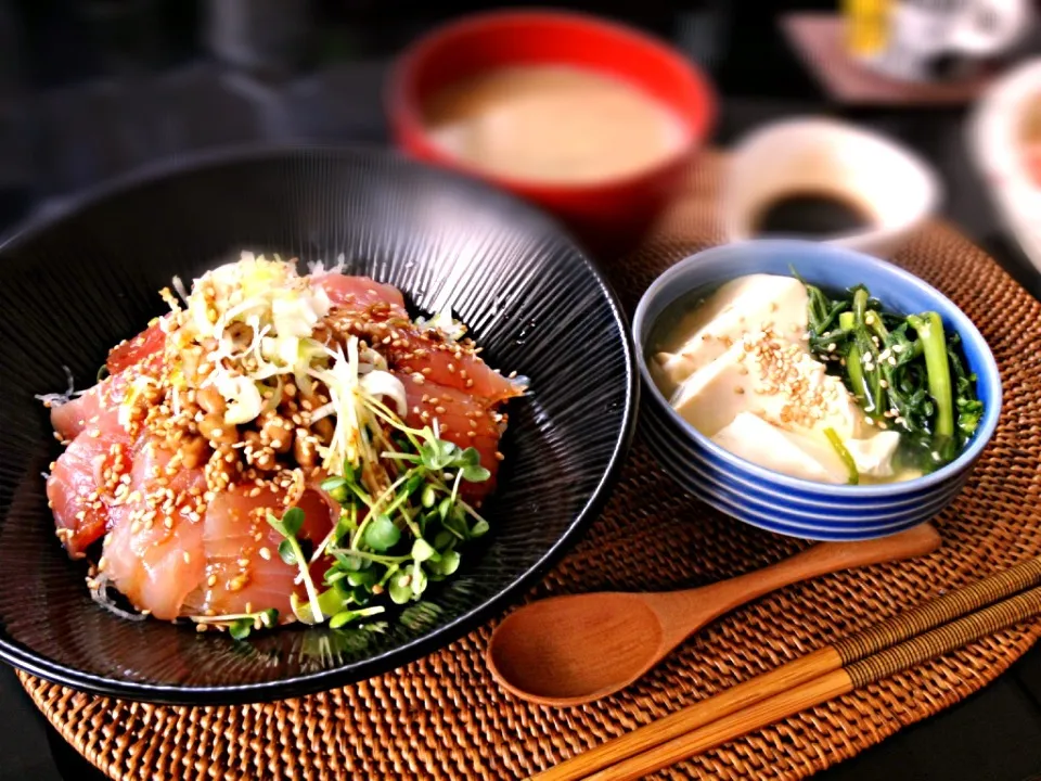 ネバネバ鉄火丼&豆腐の生姜餡掛け定食♪|Nonさん