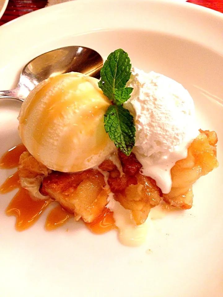 Apple pie & Vanila icecream|sirakorn owadaさん