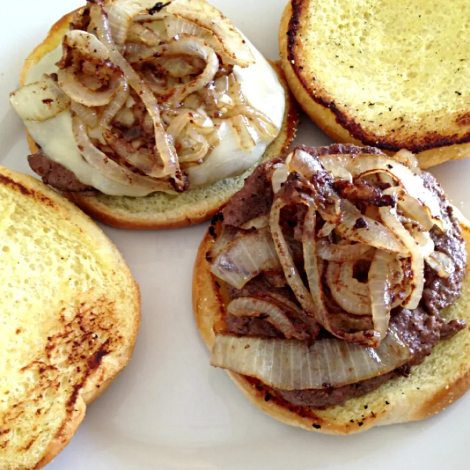 Burgers, grilled onions and provolone|Curt Chillさん