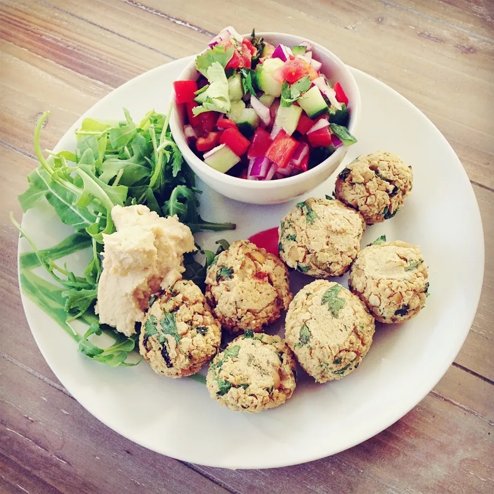 Spicy falafel, salsa and hummus|Rianneさん