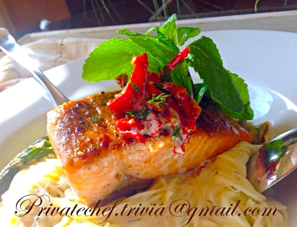 Sweet and savory brown sugar and maple salmon over pasta in a creamy garlic butter sauce ❤|Taste-New Americanさん