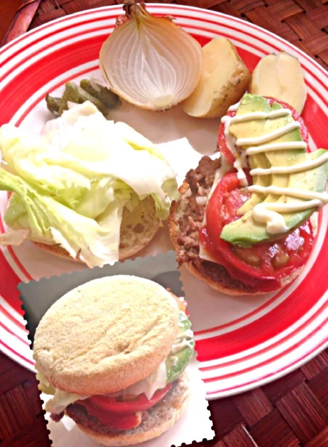 Snapdishの料理写真:Muffin burger🍔ﾏﾌｨﾝﾊﾞｰｶﾞｰ|🌈Ami🍻さん