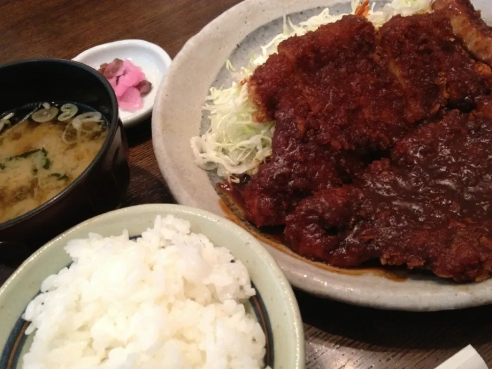 わらじとんかつ定食を頂きました。|momongatomoさん