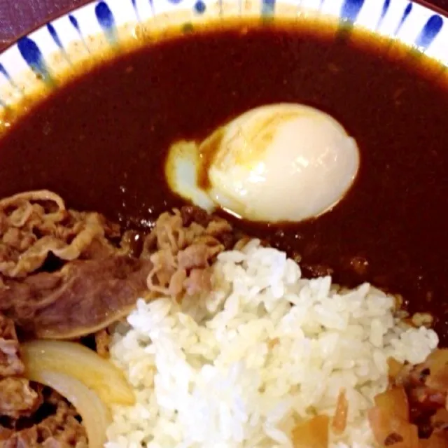 Snapdishの料理写真:ぎゅーあいがけカレー温玉トッピング|makioさん