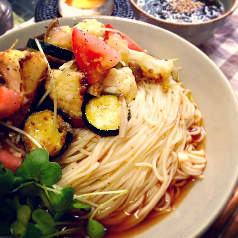 今日のトモコンダテはゴロゴロ焼き野菜マリネのっけ素麺🎐💙|🇯🇵ともこちゃん。さん