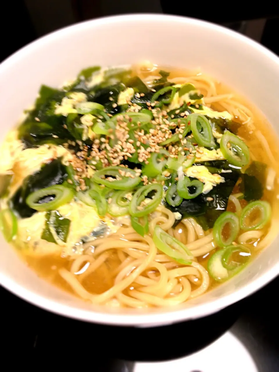 手打ち中華麺でダシダスープのわかめラーメン|ゆかりさん