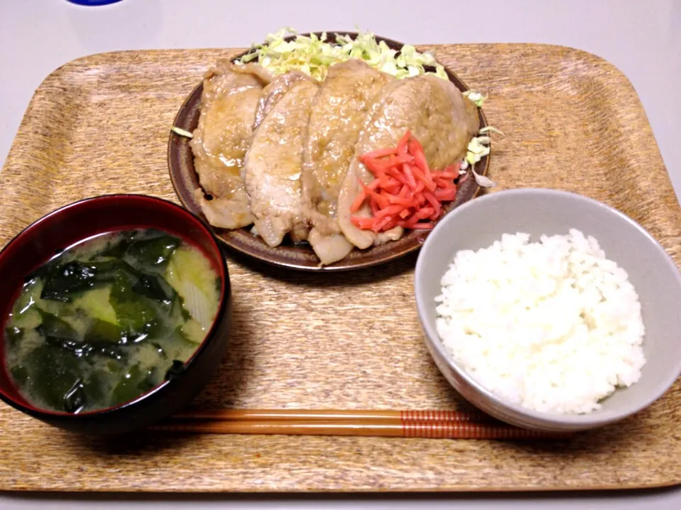 Snapdishの料理写真:生姜焼き定食|ayk.oさん