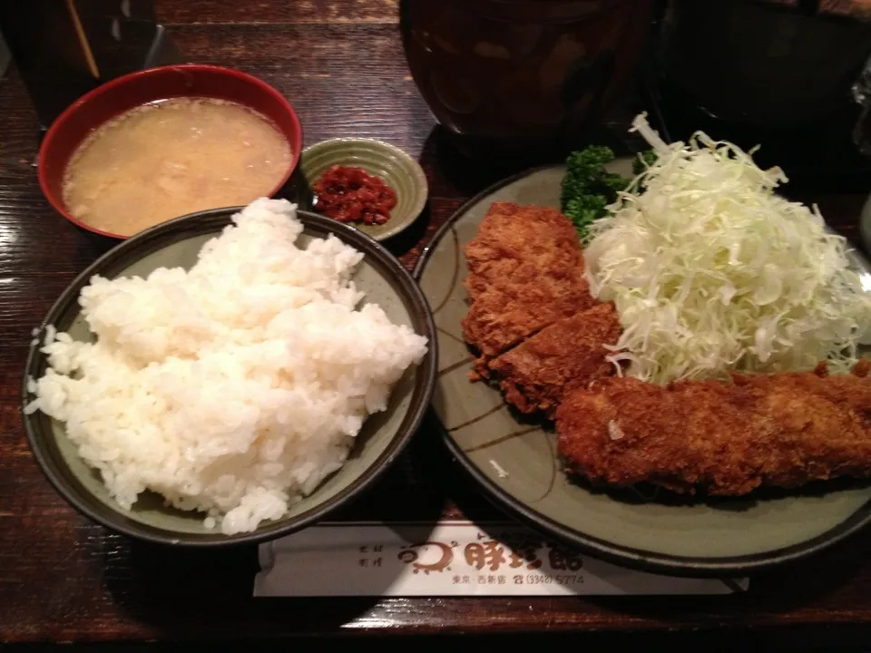 Snapdishの料理写真:小メンチと串カツ定食|おっちさん