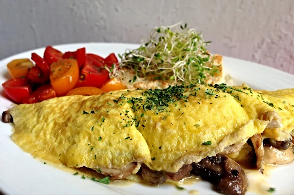 Mushroom Omlette with tomato salad|Misstyさん