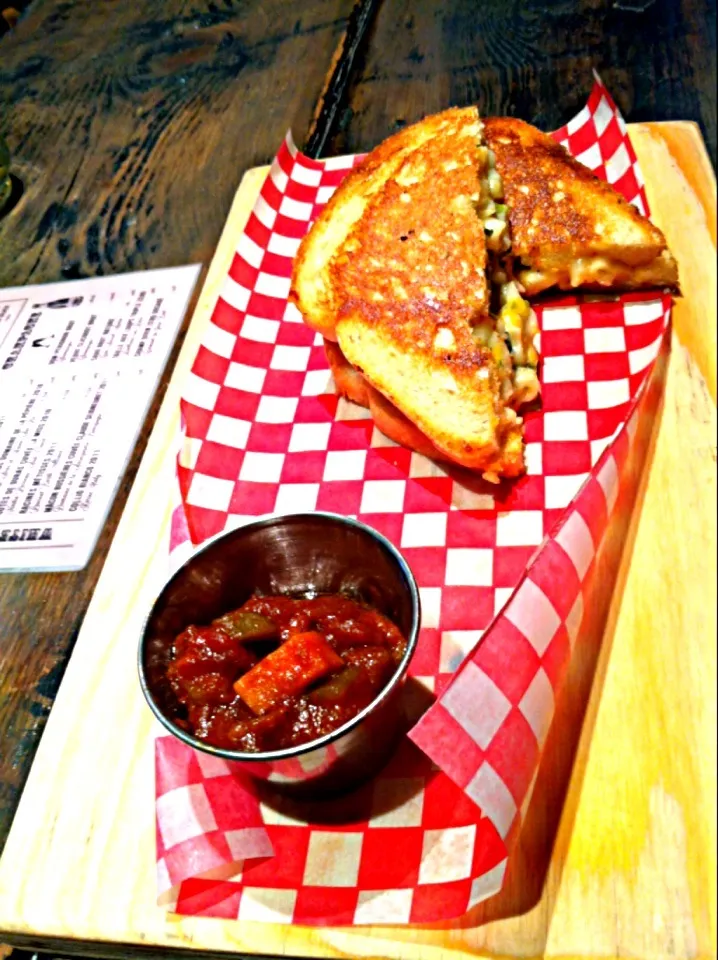 Grilled Mac & cheese sandwich with ketchup relish|Cindyさん