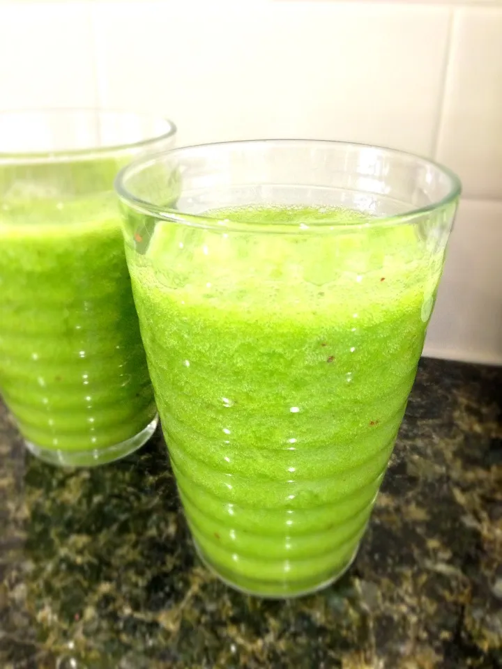 朝、Green smoothie|くぅさんさん