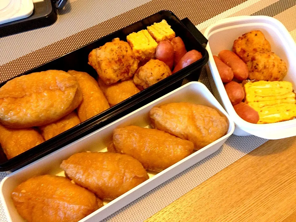 お弁当♡お稲荷さん、卵焼き、ウインナー、鶏のバジル焼き|ウサコさん