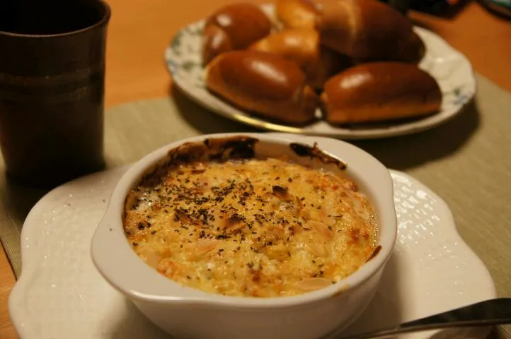 シーフードグラタンと手作りバターロール|cookingパパ五郎さん