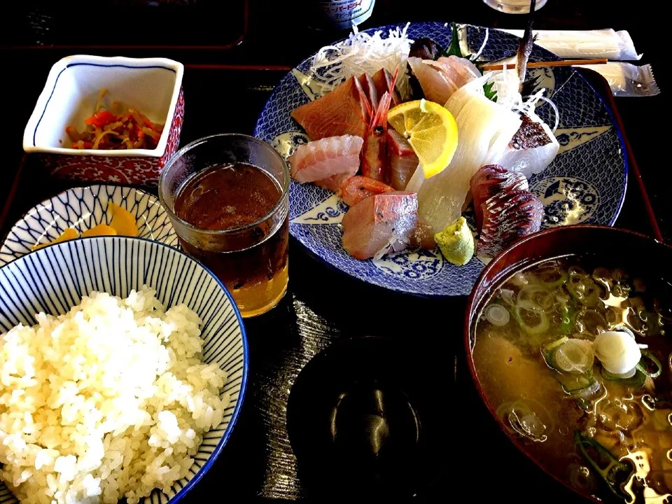 朝飯！氷見漁港で大盛り刺身定食の乾杯！|shikaさん