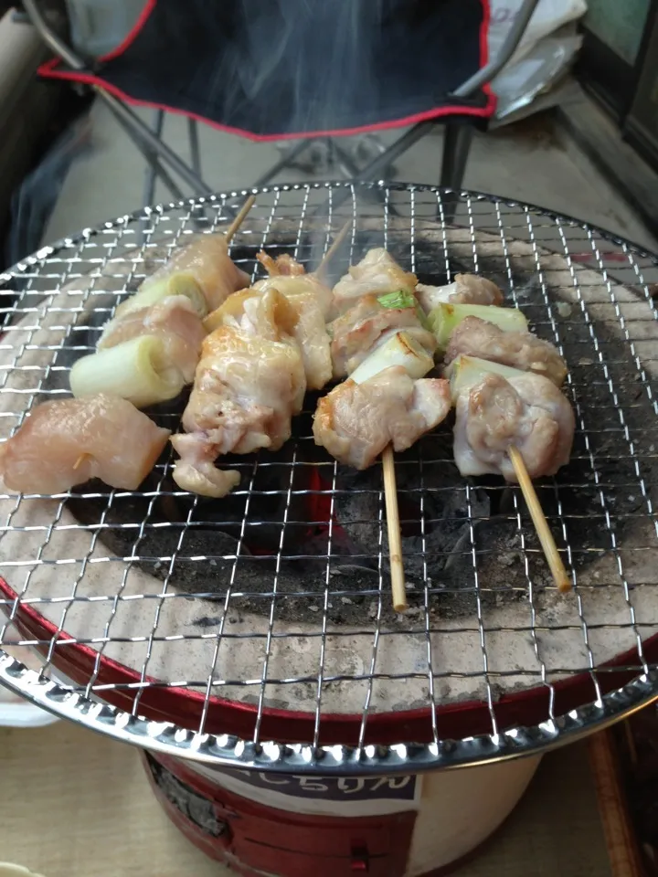 ベランダで炭火焼き鳥 ネギマ|中華蕎麦 銀時さん