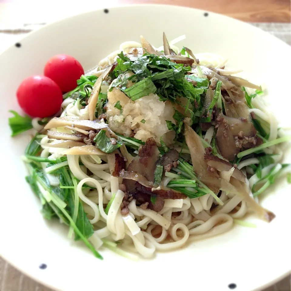 水菜たっぷり冷やしうどん 挽肉ごぼうダシつゆかけ|akiさん