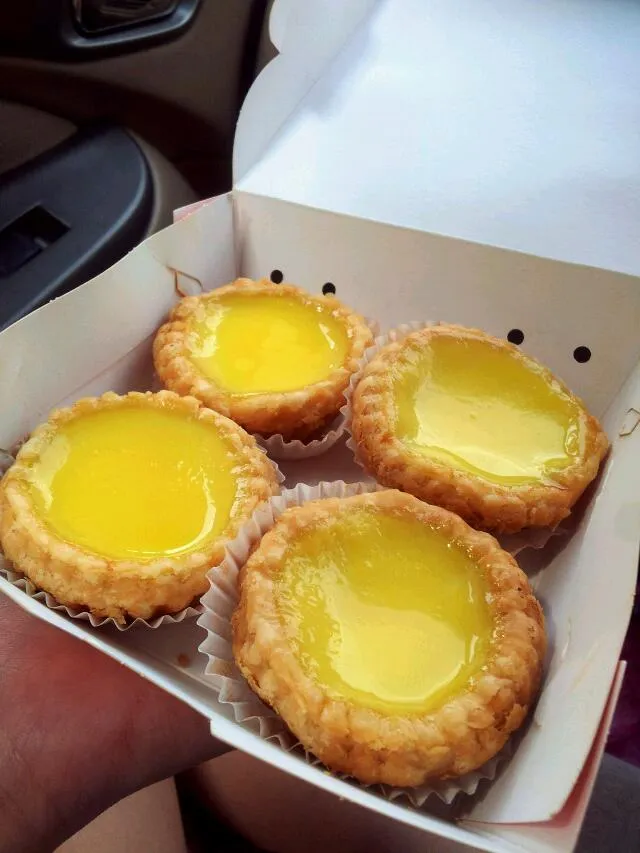 Egg tarts
Fluffy light crispy skin and lightly sweetened egg in the middle. lovely!|joey limさん