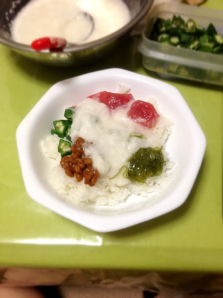 Snapdishの料理写真:ネバネバマグロ丼|norikoさん