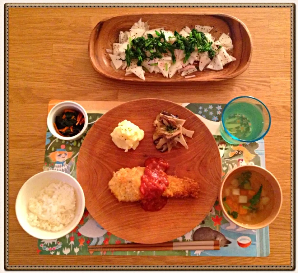 夜ご飯* ごはん 鮭と野菜のコロコロポトフ
白身魚の香草フライ
〜アンチョビトマトソース〜
マッシュポテト
大根のサラダ
キノコのヘルシーレンジソテー
金時草の酢の物|スナフキン*さん