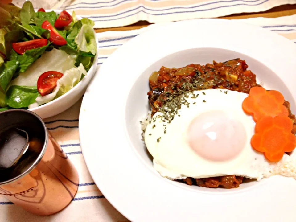 ガパオ風夏野菜のキーマカレー、サラダ|まりこさん