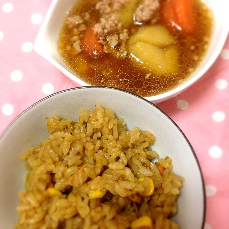 Snapdishの料理写真:炊飯器でカレーピラフ♥肉じゃが失敗して肉じゃがスープにしたら旨かった〜d(^_^o)|のんちさん