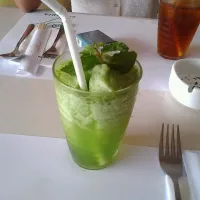 Snapdishの料理写真:magic mint smoothies|Putri Anindyasarasti Widyantoさん