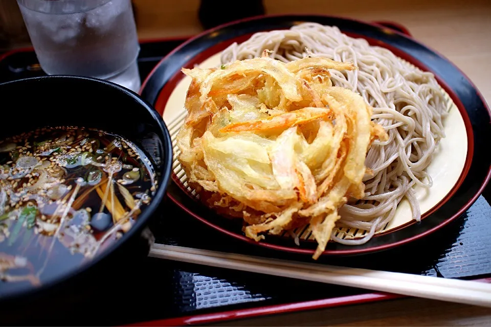 Snapdishの料理写真:特製肉つけ麺にかき揚げ天|マハロ菊池さん