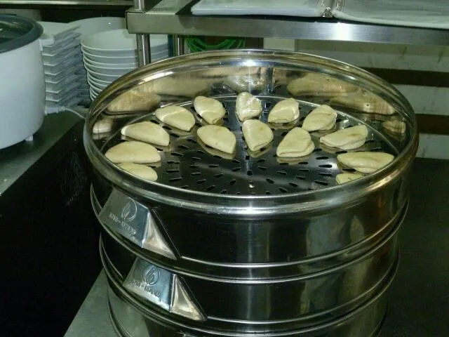 MomoFuku Buns (going into the steamer)|Bryan S. Mooreさん