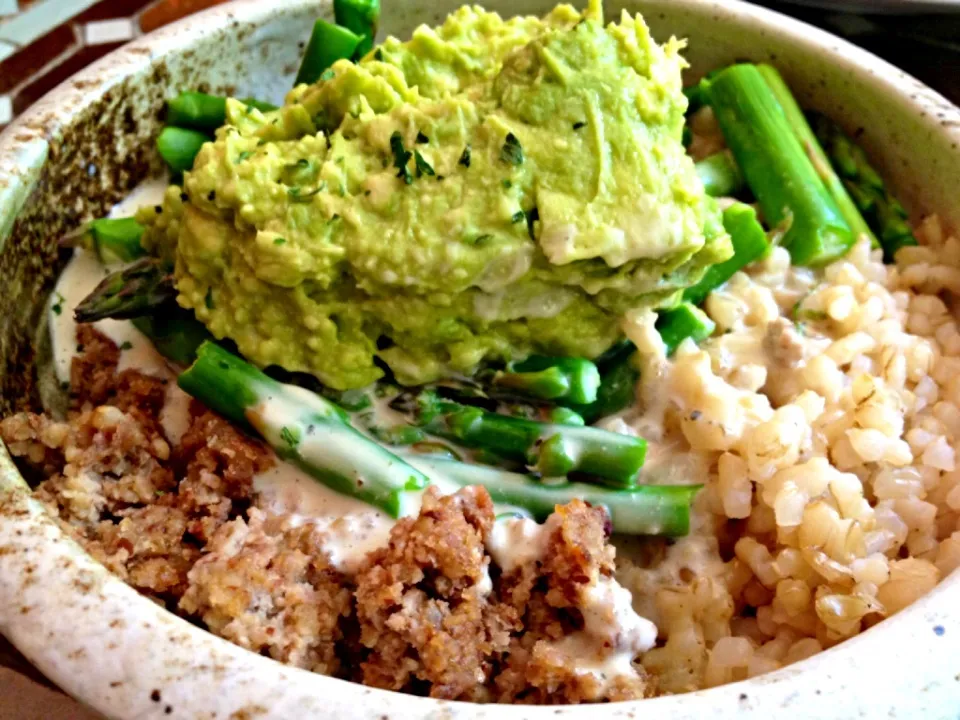 4 Bowls (Brown Rice, Asparagus, Avocado and Crumbled Veggie Burger)|chiesamaさん