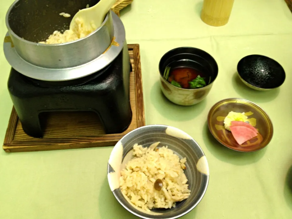 キノコの炊き込みご飯🍚|みきぴょん♪さん