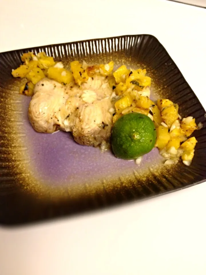 Baked Corona Shark Steak with Grilled Pineapple Salsa|Jules Vloskyさん