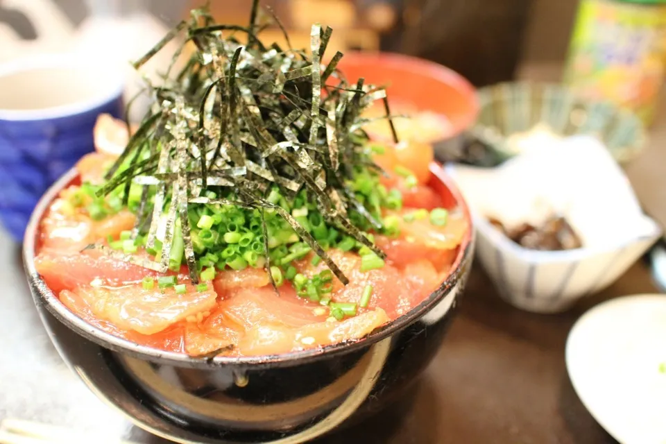 Snapdishの料理写真:天然ぶり丼|マハロ菊池さん