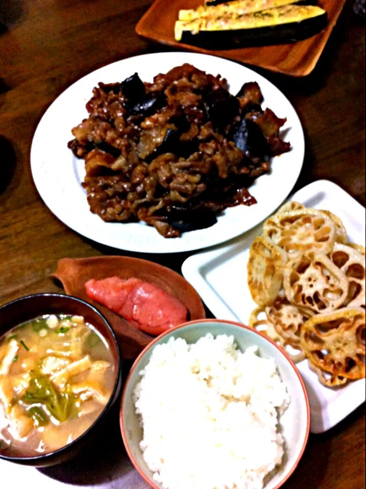 三兄弟の〜晩ごはぁーんゎ、つけて味噌かけて味噌deナス肉味噌〜で、ご飯が進くんू(๑ ›◡ु‹ ๑ ू)|いよこ🍻さん