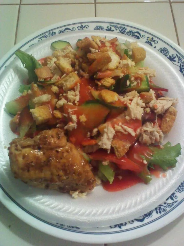 Chicken breast with a green salad and chicken breast on top|Shirlene Robertsonさん