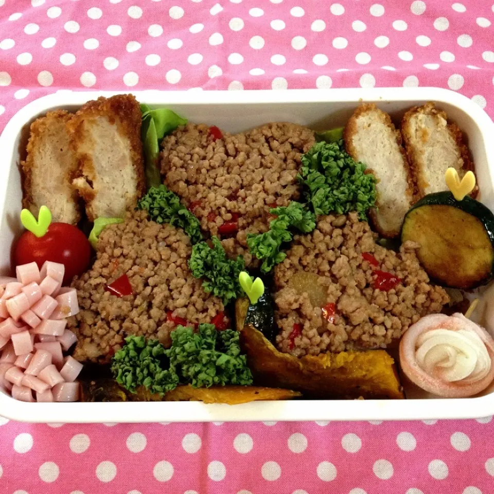 女の子弁当🌸                                みどりちゃん！ガパオライス❤豚挽肉のバジル炒め|志野さん