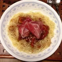 Snapdishの料理写真:トマトと生ハムの冷製パスタ|kanalさん