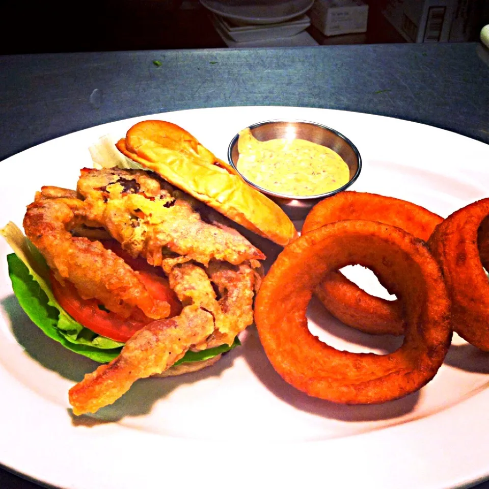 Beer battered cornmeal soft shell crab with spicy Cajun ailoi.|Andrew C Messinaさん