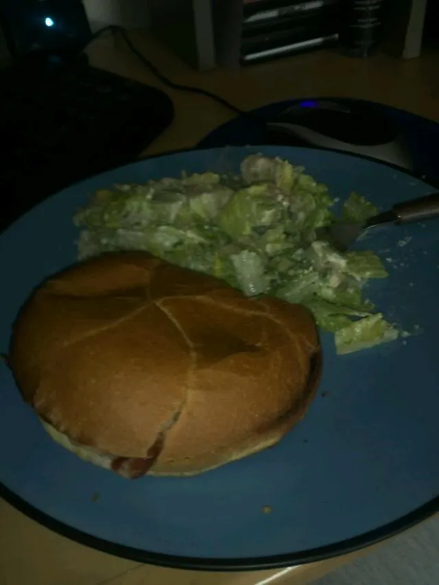 Pizza burger and ceaser salad|Rachel Popadynecさん