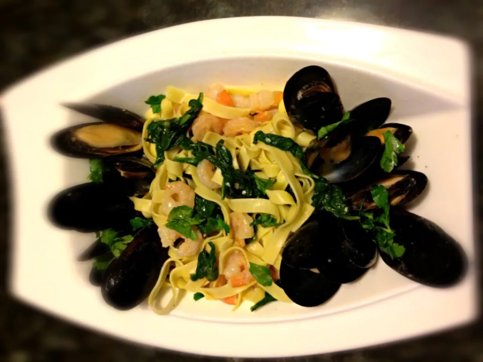 Mussels, Shrimp. Spinach, Garlic Fresh pasta|Tasso Apostolopoulosさん