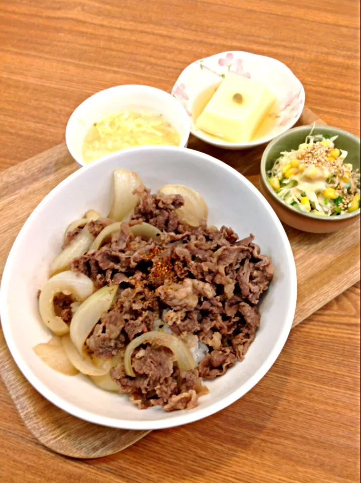 国産牛肉を使った贅沢牛丼です（≧∇≦）|阿部直樹さん