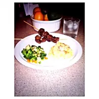 Snapdishの料理写真:Teriyaki steak kabobs, garden veggies, and loaded mashed potatoes with: cheddar cheese, bacon, sour cream, and chives. Bless|simone cheeksさん