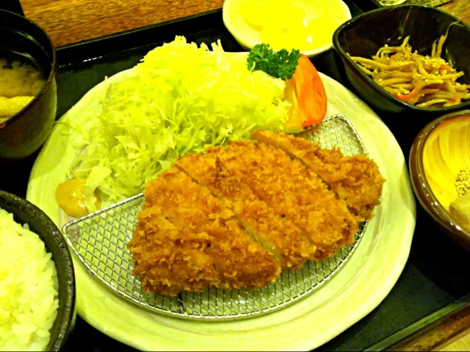 ロースカツ定食🍚|ふかرさん