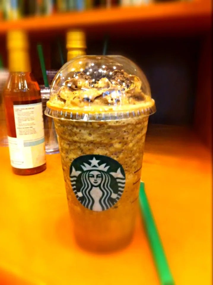 Mocha Cookie Crumble Frappuccino ถ้าเป็นกาแฟปั่น ยอมที่นี่ที่เดียว อร่อยฝุดๆ|Punsharasさん