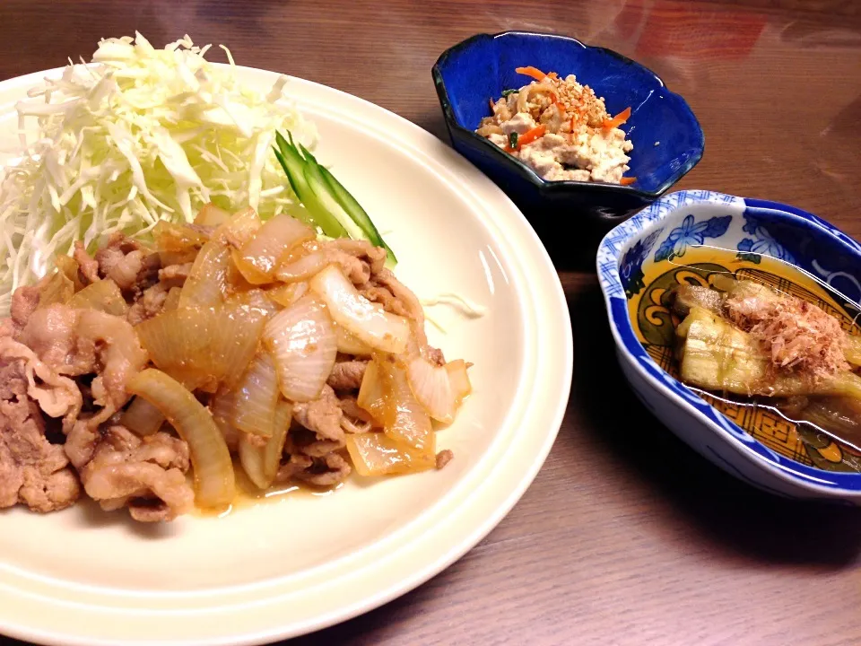 Snapdishの料理写真:豚肉と新玉ねぎの生姜焼き・焼きなす・炒り豆腐|みきさん