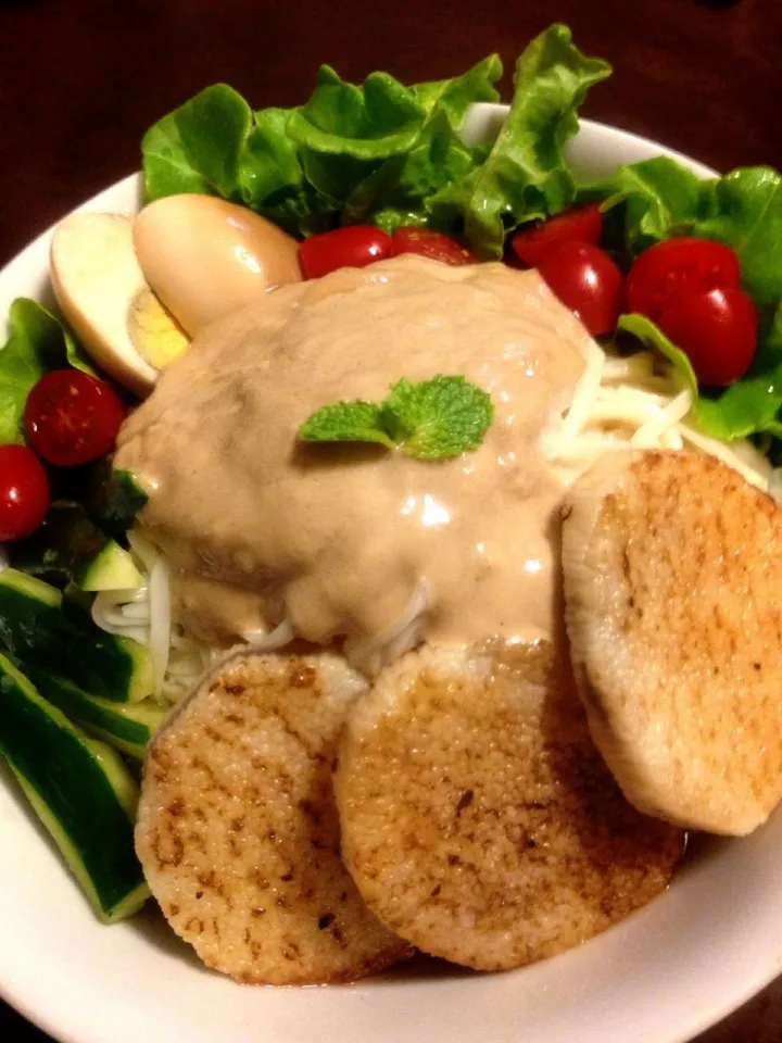 Snapdishの料理写真:自家製胡麻タレ☆冷し稲庭饂飩|appleさん