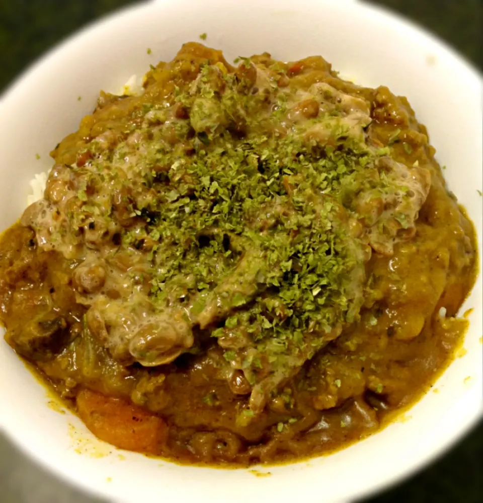 Snapdishの料理写真:やりました！納豆カレー丼！もちろん1人で、うしし♪|ずきみくさん