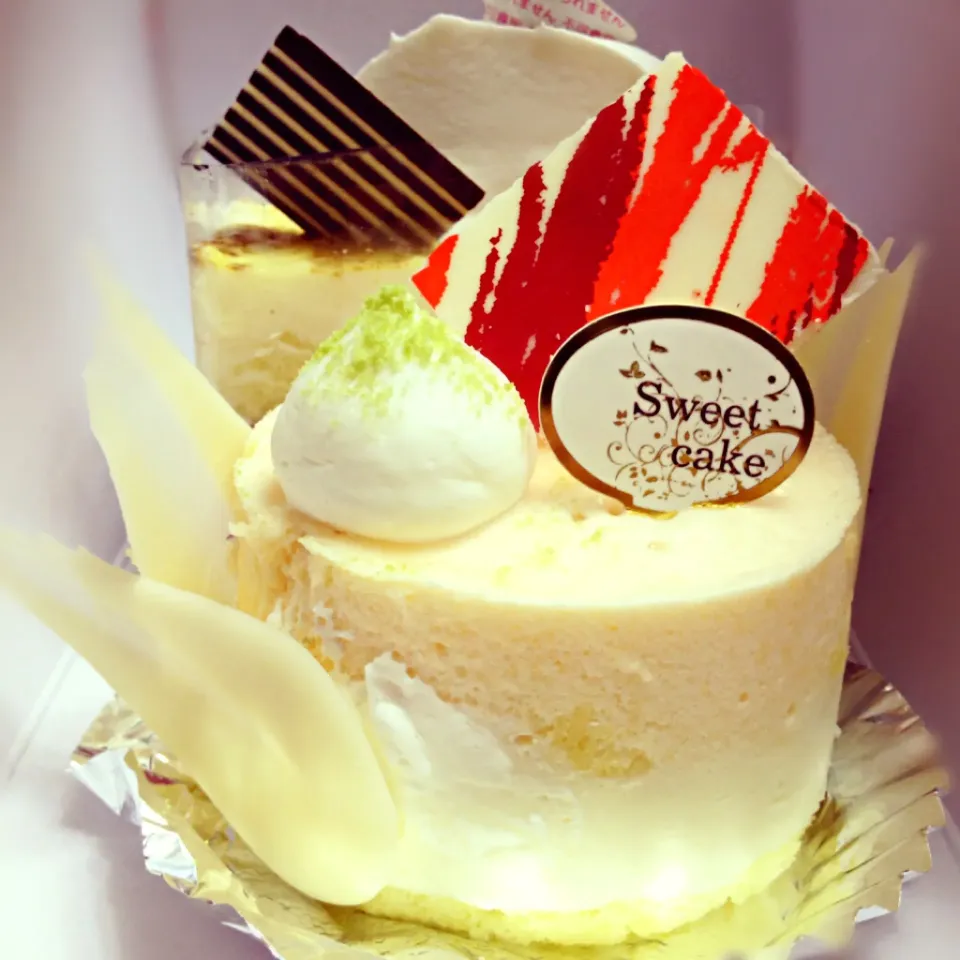 Snapdishの料理写真:Peach Mousse Cake|MyRaXさん