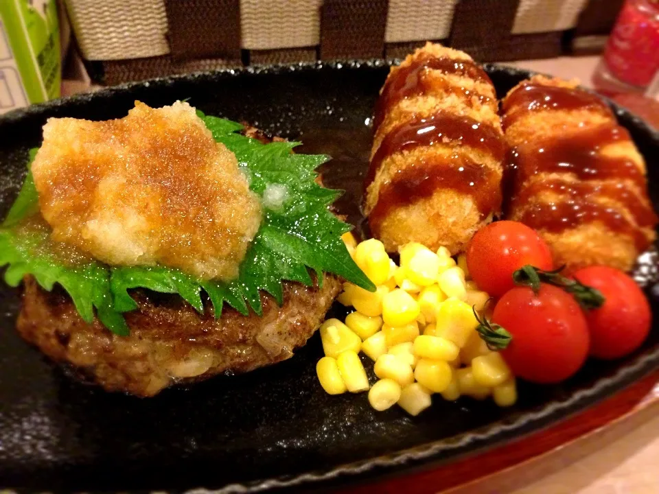 Hamburger steak with potato koroke|🌸ルビーかわな🌸さん