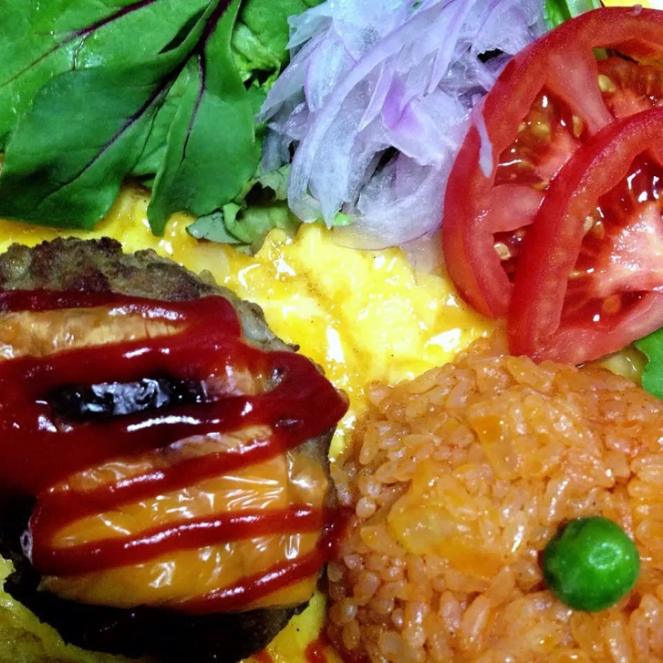 The open omelet plate of a cheese hamburger, chicken pilaff, and vegetable salad.|nori.co.jpさん